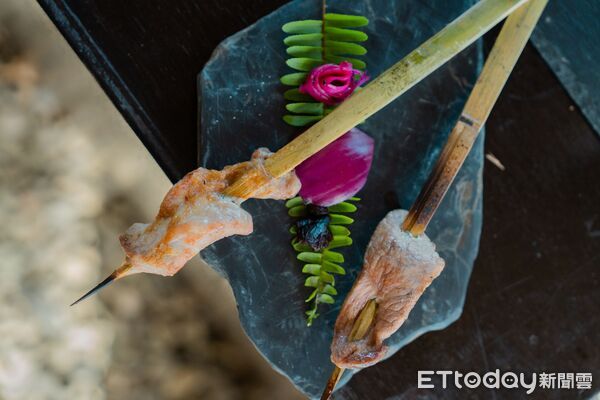 ▲▼體驗當地布農族婦女醃漬酸菜。(圖/縱管處提供,下同)