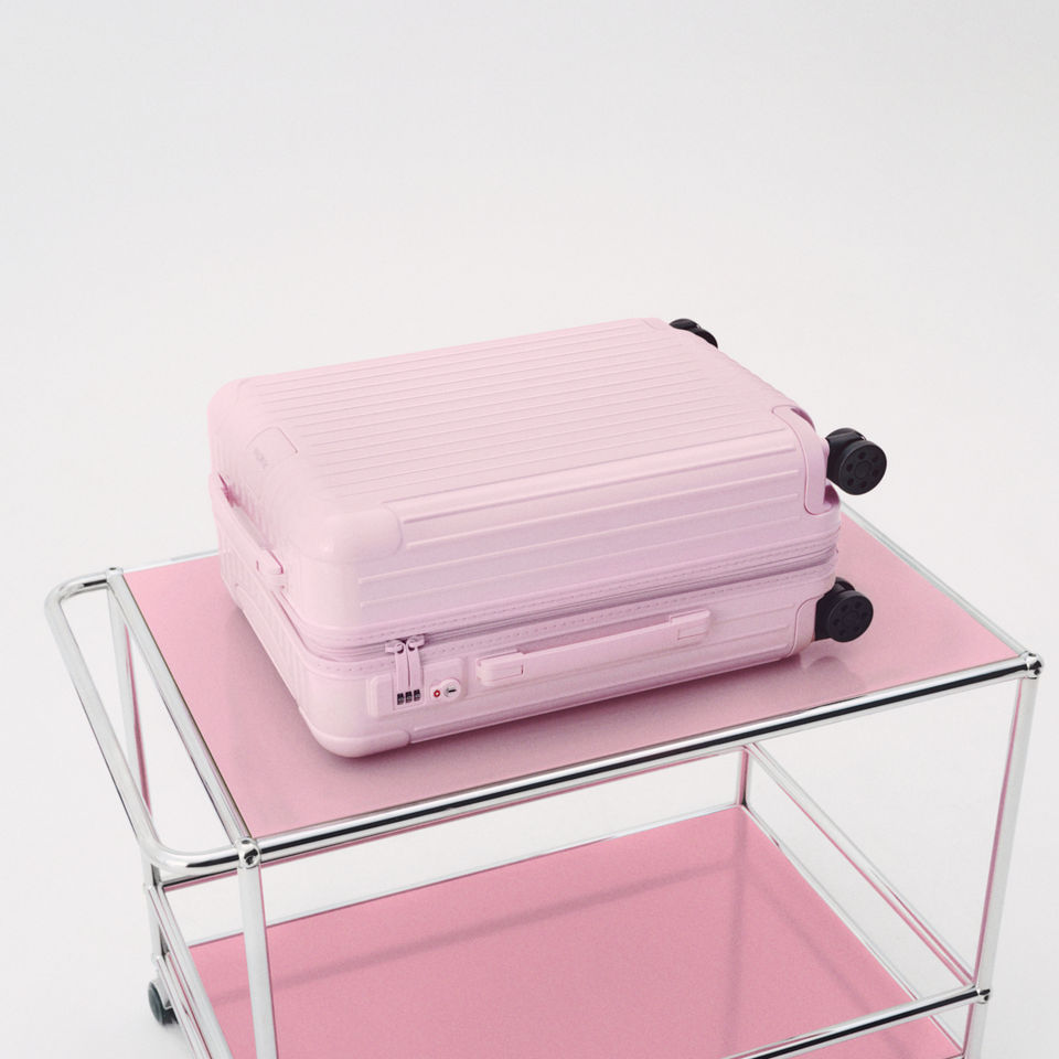 TUMI,RIMOWA,CROWN,行李箱,箱包,旅行,出遊,粉紅色,。(圖/記者李薇攝、品牌提供)