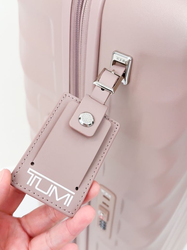 TUMI,RIMOWA,CROWN,行李箱,箱包,旅行,出遊,粉紅色,。(圖/記者李薇攝、品牌提供)