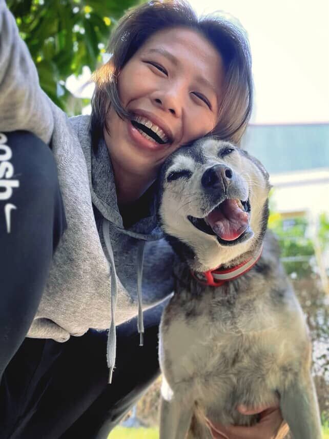 ▲鄰搬家棄養!浪汪下身癱瘓 收養十年不停旅行:讓牠也能感受世界。(圖/小花黑金就是「黃hanajin」提供,請勿隨意翻拍,以免侵權。)