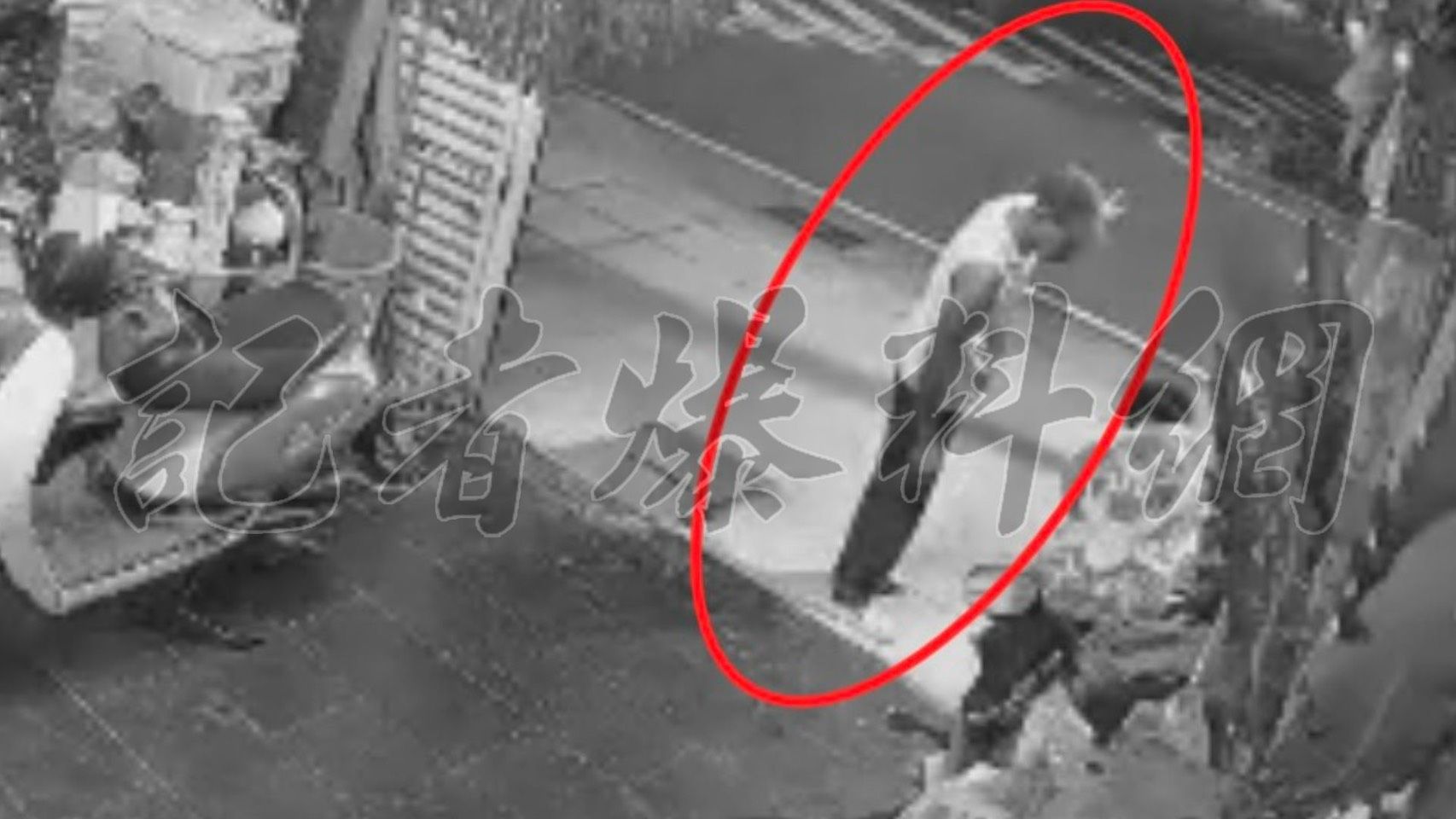 ▲▼高雄肇事逃逸,被害者家屬淚求監視器畫面。(圖/記者爆料網)