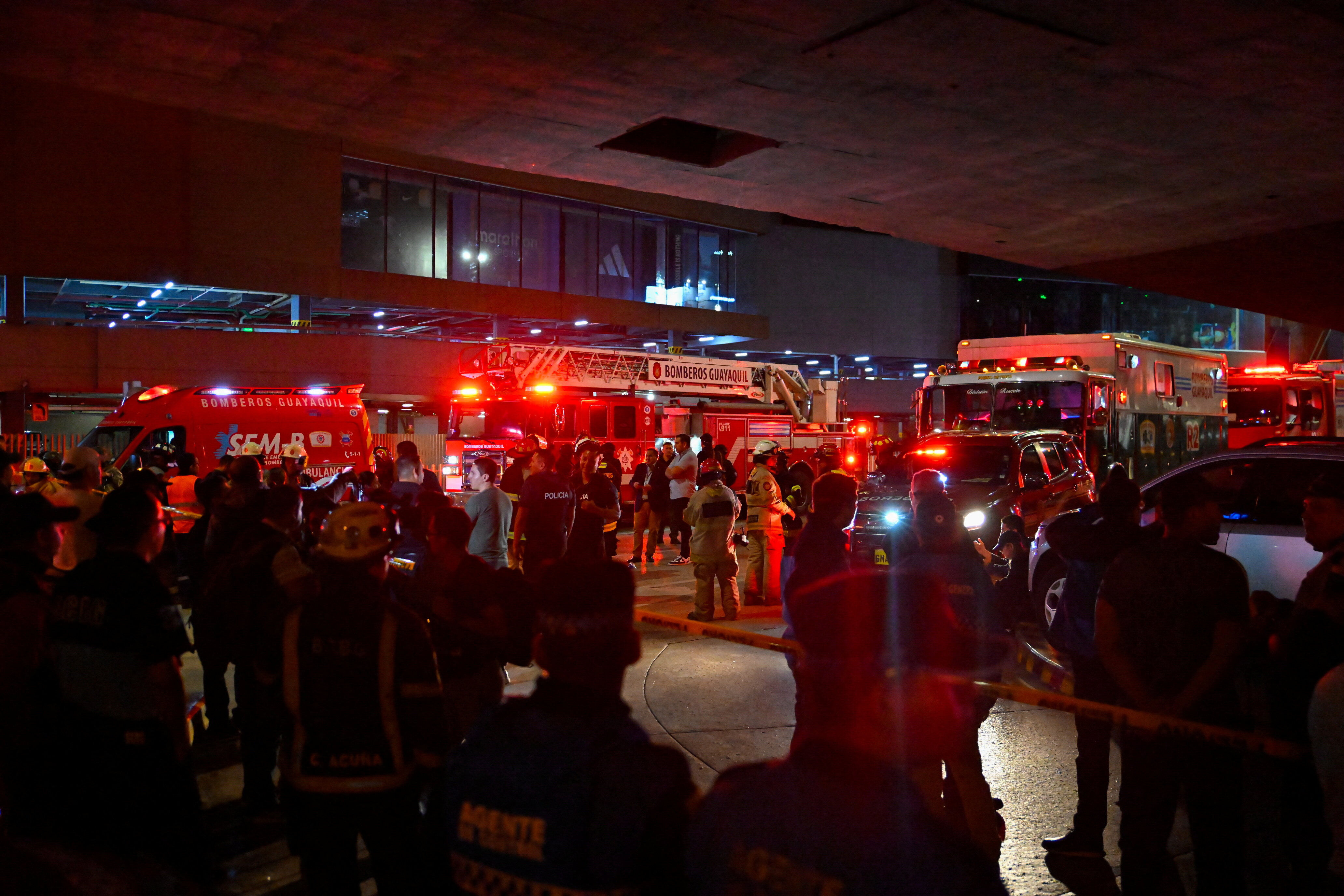 ▲▼厄瓜多最大城市瓜亞基爾(Guayaquil)一處購物中心發生汽車炸彈攻擊。。(圖/路透)