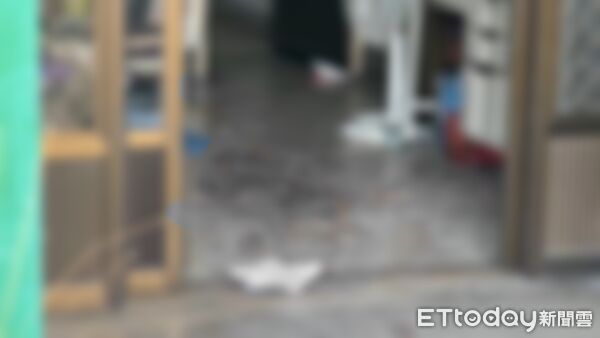 ▲台中砍人案,23歲男砍2鄰居後,坐屋內等警察來 。(圖/記者許權毅攝,下同)