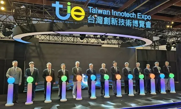 ▲揭幕典禮大合照,圖中為經濟部長龔明鑫。(圖/貿協提供)