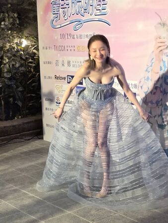 ▲花花(左起)、曾莞婷、苗可麗與周曉涵一起探險。(圖/記者葉文正攝)