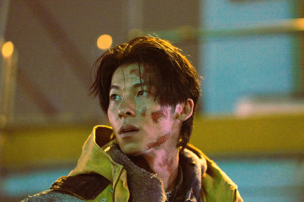 ▲許光漢為了《他年她日》首度嘗試特效燒傷妝,與袁澧林的碼頭離別戲令人揪心。(圖/甲上提供)