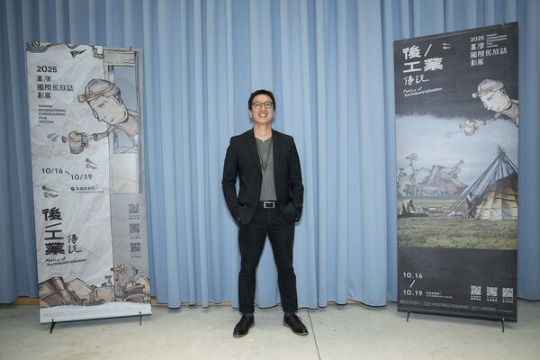 ▲2025台灣國際民族誌影展,(左起)勒嘎舒米導演、影展策展人施永德、導演阿尼班杜塔、阿努帕瑪辛尼瓦桑、影展主席林浩立、影展大使沈可尚。(圖/台灣民族誌影展提供)