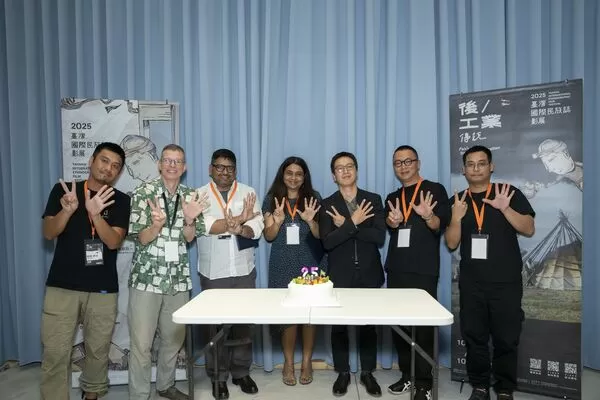 ▲2025台灣國際民族誌影展,(左起)勒嘎舒米導演、影展策展人施永德、導演阿尼班杜塔、阿努帕瑪辛尼瓦桑、影展主席林浩立、影展大使沈可尚。(圖/台灣民族誌影展提供)