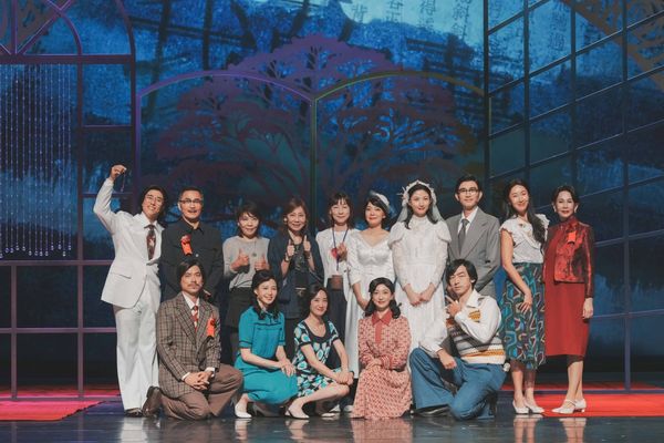 ▲舞台劇《你的故事我的夢》隋棠、李千娜、曾少宗、林雨宣、莊凱勛、湯志偉、周丹薇。(圖/寬宏提供)