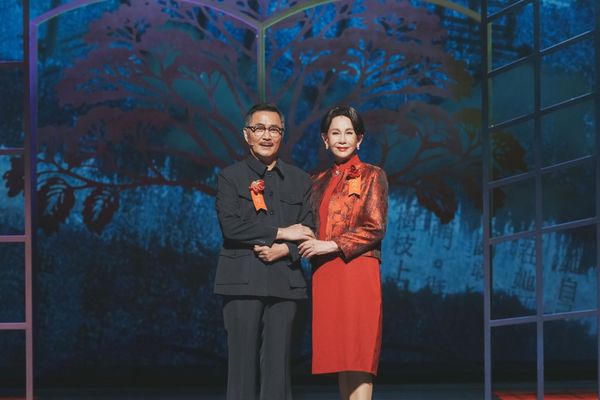 ▲舞台劇《你的故事我的夢》隋棠、李千娜、曾少宗、林雨宣、莊凱勛、湯志偉、周丹薇。(圖/寬宏提供)