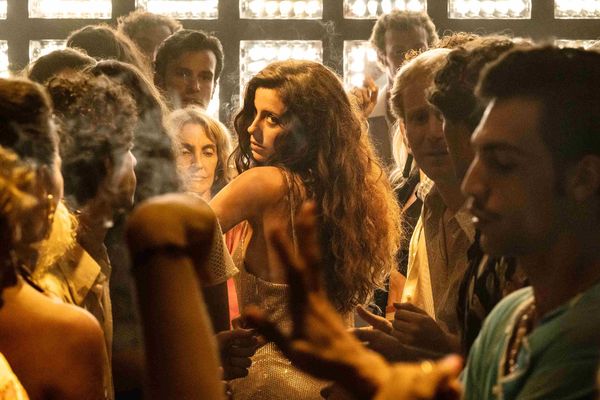 ▲瑟麗絲戴達拉波達《拿坡里的美麗傳說》出水芙蓉美得不可思議,簡直就是義大利魅力的完美化身。(圖/海鵬提供)