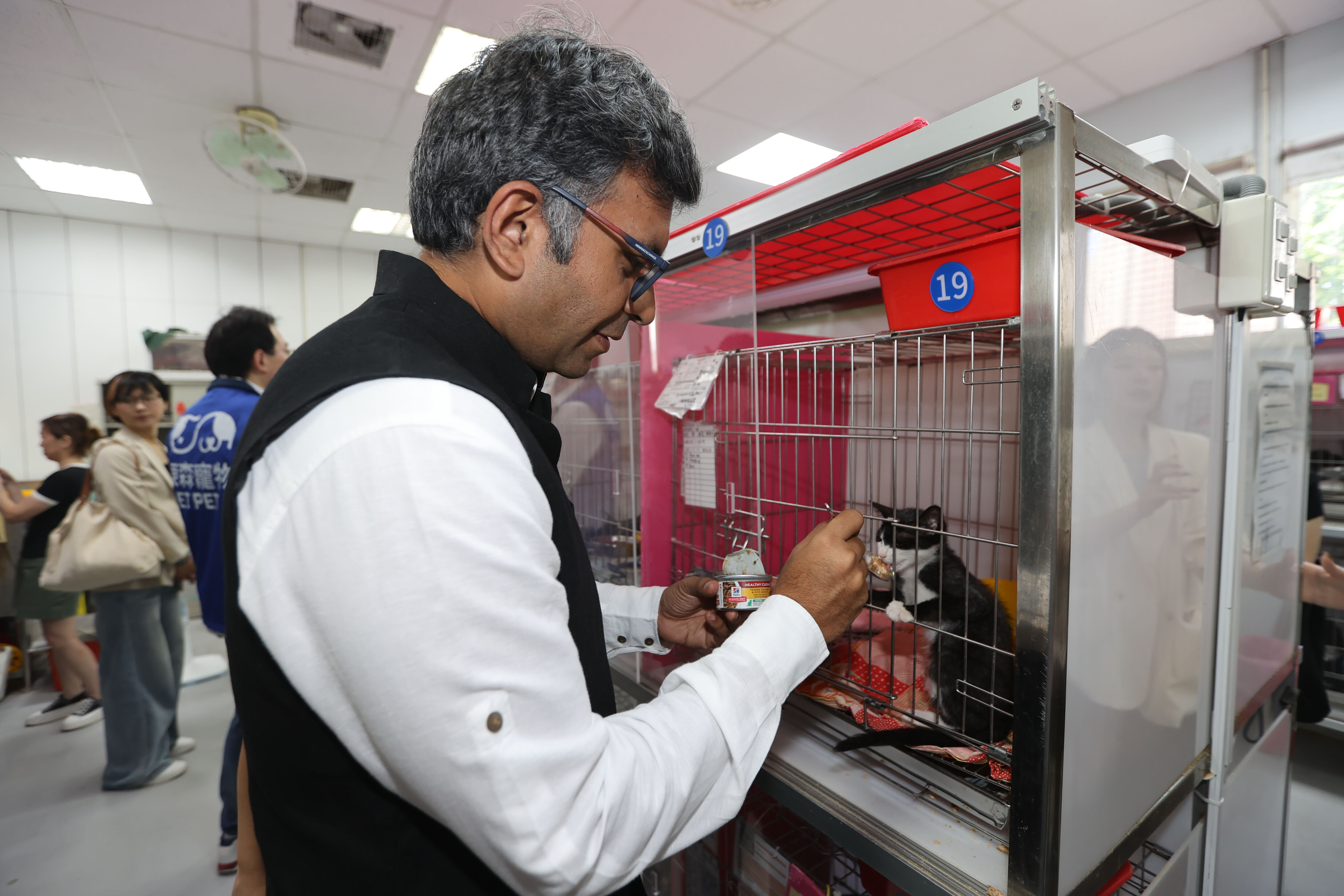 ▲▼ 東森寵物捐飼料新北市流浪動物之家 。(圖/記者徐文彬攝)