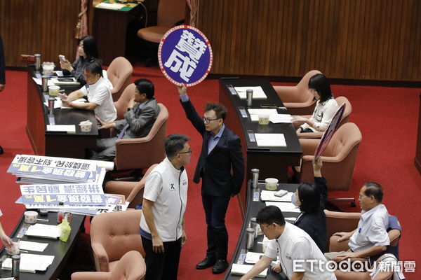 ▲▼立法院會今三讀通過規模5700億元的韌性特別預算,眾所矚目的普發現金案無異議通過。(圖/記者湯興漢攝)