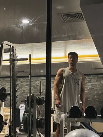 ▲▼傅孟柏半裸炸出大胸肌。(圖/翻攝自臉書)