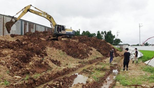 ▲桃園地檢署等專案小組在現場開挖蒐證。(圖/桃園地檢署提供)