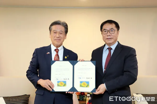 ▲那珂市先﨑光市長率木野廣宣議長等人拜會黃偉哲市長,雙方就教育、觀光與物產交流深入討論。(記者林東良翻攝,下同)