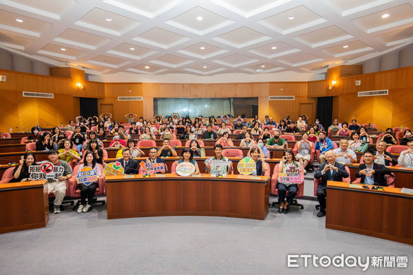 ▲嘉南藥理大學與南市府共同舉辦「受虐兒少評估與處遇實務交流研討會」,凝聚跨域力量守護孩子安全。(記者林東良翻攝,下同)