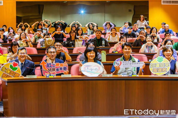 ▲嘉南藥理大學與南市府共同舉辦「受虐兒少評估與處遇實務交流研討會」,凝聚跨域力量守護孩子安全。(記者林東良翻攝,下同)