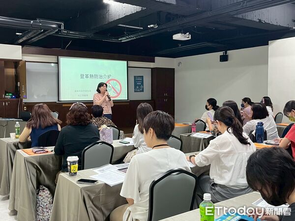 ▲台南市勞工局辦理外國人管理人員研習課程,導入RBA概念推動永續職場。(記者林東良翻攝,下同)