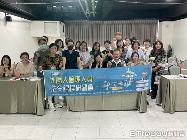 ▲台南市勞工局辦理外國人管理人員研習課程,導入RBA概念推動永續職場。(記者林東良翻攝,下同)