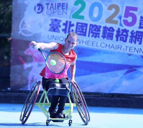 ▲台灣Quad組好手黃楚茵歷經5小時「三盤大戰」突圍、馬來西亞布拉漢首戰拉下第3種子、俄羅斯拉沃娃曾站上過青少年「世界第一」寶座。(圖/南野子國際整合行銷)