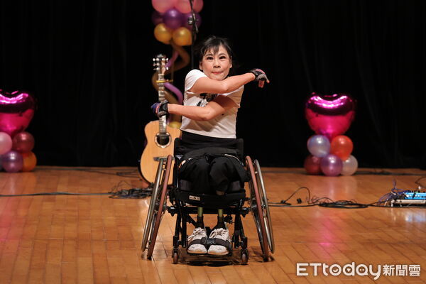 ▲「有愛無礙」混障綜藝團基隆開演。(圖/記者郭世賢翻攝)
