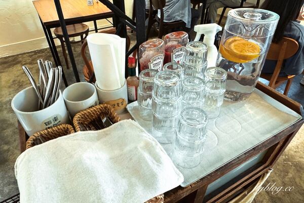 ▲▼台中西區老宅改建早午餐店「田樂小公園店」,坐擁公園綠意美景。(圖/部落客飛天璇提供)