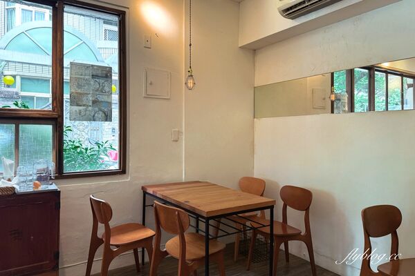 ▲▼台中西區老宅改建早午餐店「田樂小公園店」,坐擁公園綠意美景。(圖/部落客飛天璇提供)