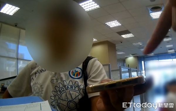 ▲▼以電話連絡男友及其友人,3方各說各話,李女當場傻眼決定放棄匯款。(圖/桃園警分局提供)