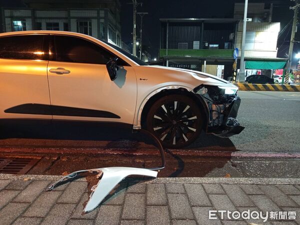 ▲▼前自行車國手彭竣志日前特地騎車南下高雄自主訓練,不料途中遭遇,遭酒駕汽車撞擊,導致他全身多處擦傷、腦震盪,單車損毀。(圖/記者吳世龍翻攝)