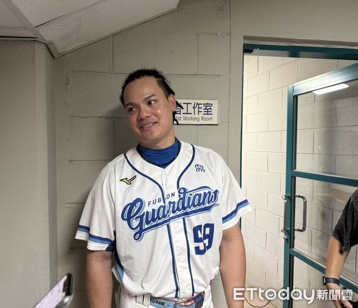 ▲張育成決定保守治療骨刺 傷勢持續觀察、國家隊傳訊關心。(圖/記者胡冠辰攝)