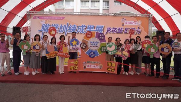 ▲台南市勞工局職訓成果展在曾文市政願景園區熱鬧登場,現場吸引眾多親子民眾同樂。(記者林東良翻攝,下同)