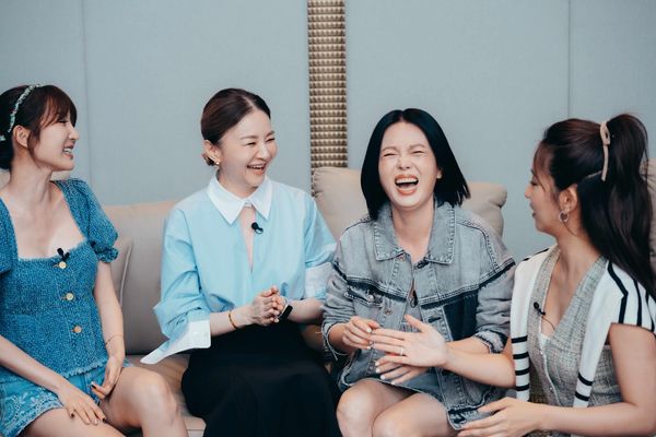 ▲▼花花(左起)、苗可麗、初孟軒、曾莞婷、周曉涵,出發前往新加坡旅遊。(圖/東森綜合台提供)