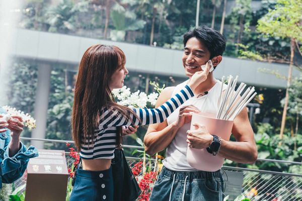 ▲▼花花(左起)、苗可麗、初孟軒、曾莞婷、周曉涵,出發前往新加坡旅遊。(圖/東森綜合台提供)