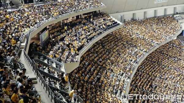 ▲▼象猿台灣大賽G1大巨蛋滿場。(圖/記者湯興漢攝)