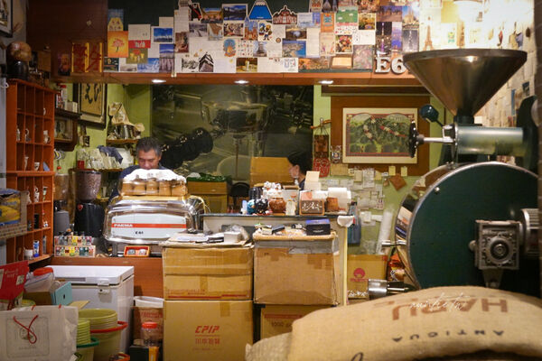 ▲▼新北永和咖啡名店「E61壹陸壹咖啡場所」!超濃郁黑糖拿鐵、自家烘焙咖啡。(圖/部落客水晶提供)