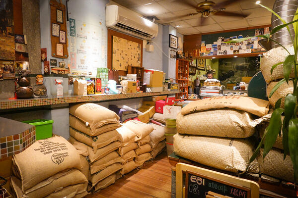 ▲▼新北永和咖啡名店「E61壹陸壹咖啡場所」!超濃郁黑糖拿鐵、自家烘焙咖啡。(圖/部落客水晶提供)