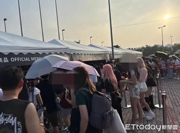 ▲▼BLACKPINK世運周邊。(圖/記者吳睿慈攝)