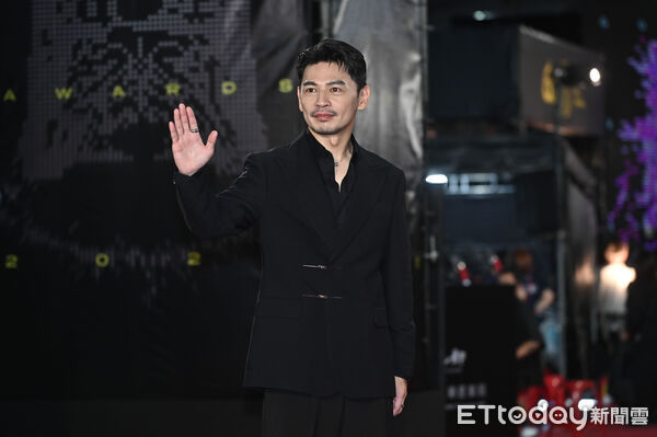 ▲第60屆戲劇類金鐘獎星光大道,《X!又是星期一》林暐恆導演。(圖/記者李毓康攝)