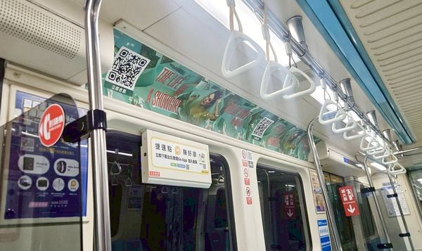 ▲台北捷運「泰勒絲 星夢列車」車廂內部。(圖/環球音樂提供)
