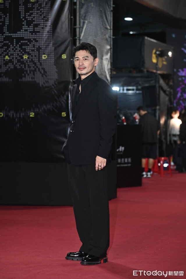▲第60屆戲劇類金鐘獎星光大道,《X!又是星期一》阿Ken林暐恆導演。(圖/記者李毓康攝)