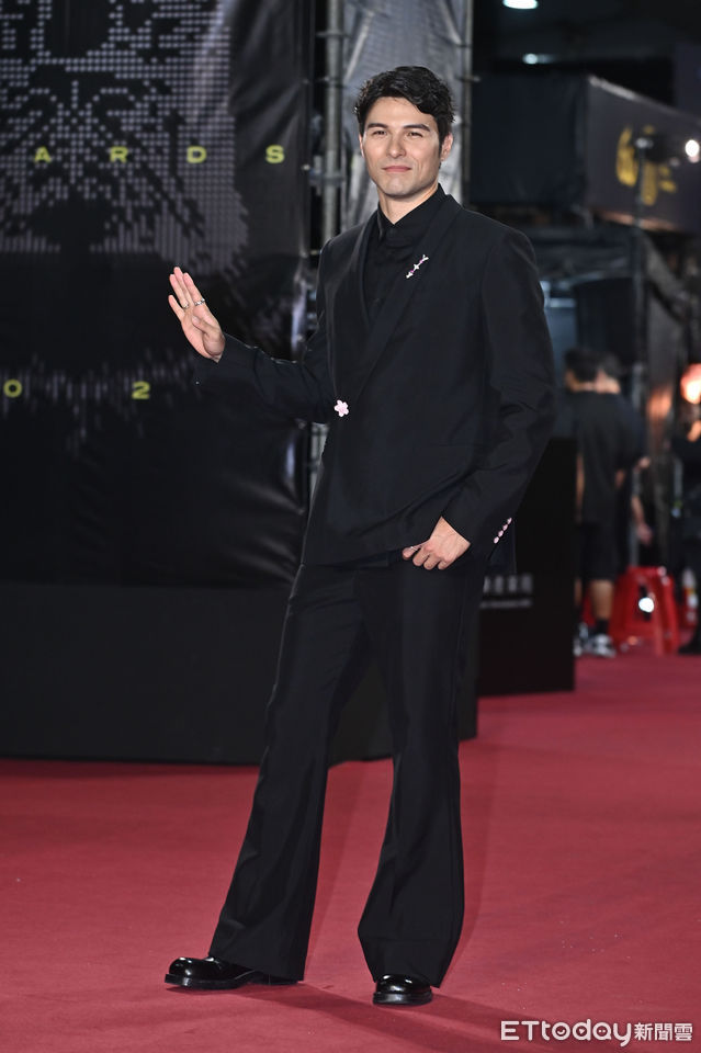 ▲第60屆戲劇類金鐘獎星光大道,《人生清理員》鳳小岳。(圖/記者林敬旻攝)