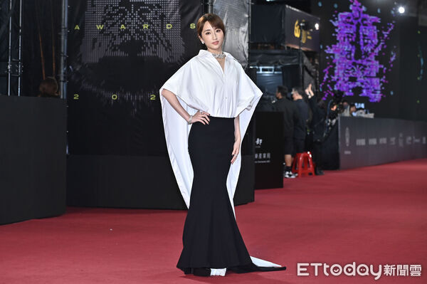 ▲第60屆戲劇類金鐘獎星光大道,《童話故事下集》柯佳嬿。(圖/記者林敬旻攝)