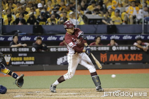 ▲▼中華職棒台灣大賽第一場由中信兄弟出戰樂天桃猿。圖為樂天打者林立。(圖/記者湯興漢攝)