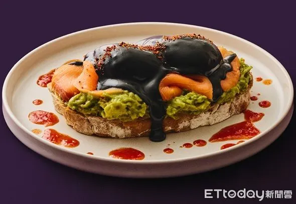 ▲貳樓今年與台灣人氣鬼怪Podcaster《偷聽史多利》聯名餐點。(圖/貳樓提供)