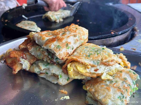 ▲▼台南無名古早味蛋餅早餐店!70歲阿嬤為兩個孫子重回煎台,厚實粉漿蛋餅的樸實滋味。(圖/部落客台南好food遊提供)