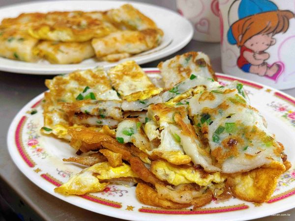 ▲▼台南無名古早味蛋餅早餐店!70歲阿嬤為兩個孫子重回煎台,厚實粉漿蛋餅的樸實滋味。(圖/部落客台南好food遊提供)