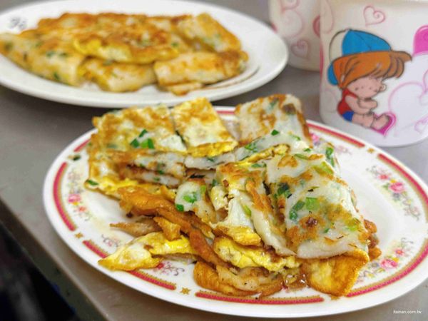 ▲▼台南無名古早味蛋餅早餐店!70歲阿嬤為兩個孫子重回煎台,厚實粉漿蛋餅的樸實滋味。(圖/部落客台南好food遊提供)