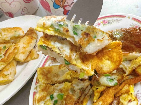 ▲▼台南無名古早味蛋餅早餐店!70歲阿嬤為兩個孫子重回煎台,厚實粉漿蛋餅的樸實滋味。(圖/部落客台南好food遊提供)