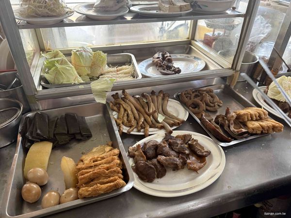 ▲▼麵控一定要收藏!歸仁在地人從小吃到大,「300戶麵店」麻醬香、湯香、滷味香全到位。(圖/部落客台南好Food遊提供)